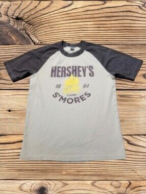 KAVIO! GUY HERSHEY'S CAMP SMORES 1894 SIZE- MEDIUM